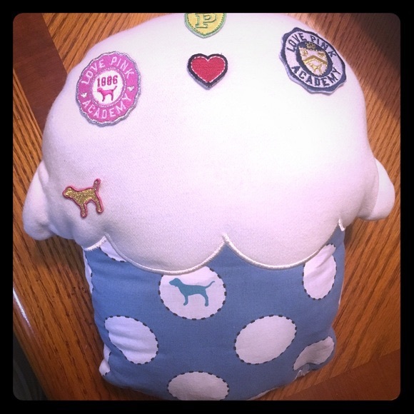 ISO of these pillows Vs PINK - Picture 3 of 5